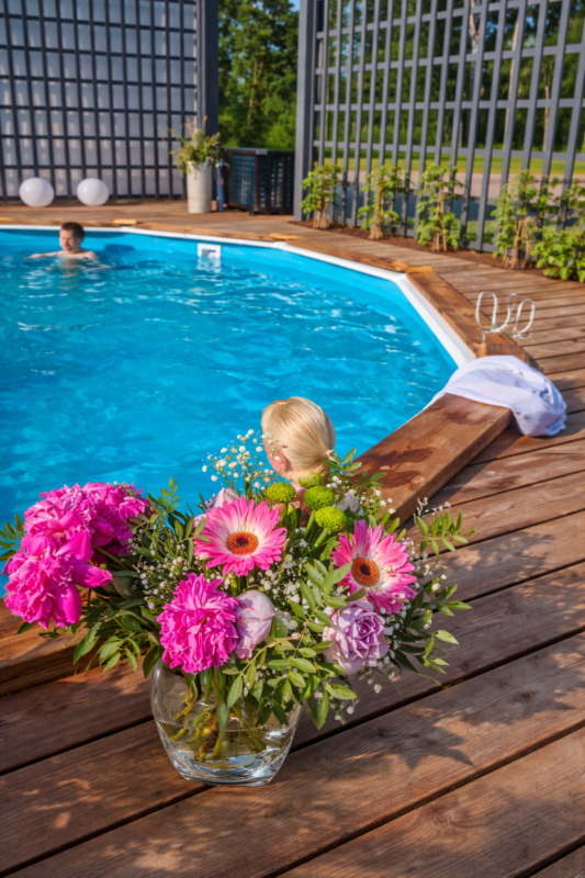 Aastaringne aiabassein terrassil – paigaldusvalmis PVC bassein aeda suviseks ja aastaringseks kasutamiseks