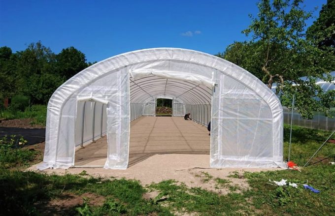 PVC Viilhalli AGRO kasvuhoone – tootmiskasvuhoone ja tööstuslik kasvuhoone modulaarse karkassi ja UV-kindla PVC-kattega.