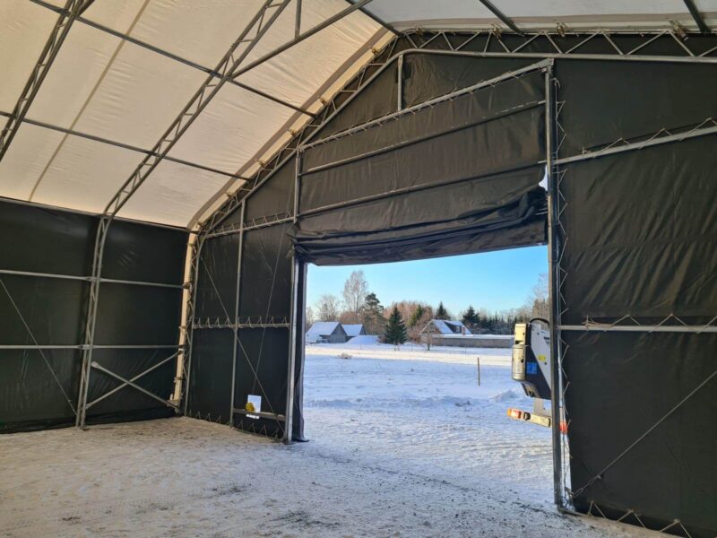 Suur PVC hall 12x30m välitingimustes, ilmastikukindla PVC katte ja teraskonstruktsiooniga.