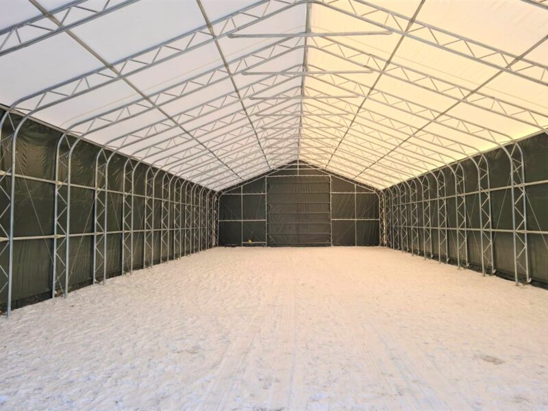PVC angaar mõõdus 12x30m suure sissepääsu ja tugeva konstruktsiooniga.