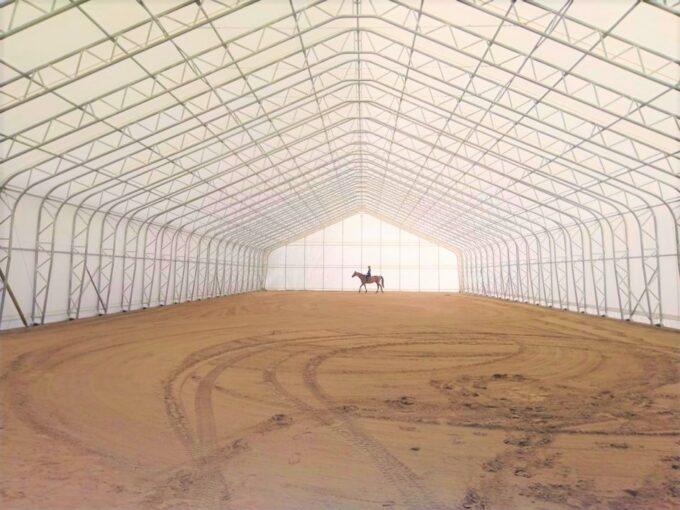 PVC manež 40x20 m – suur ratsutamishall vastupidava PVC konstruktsiooniga