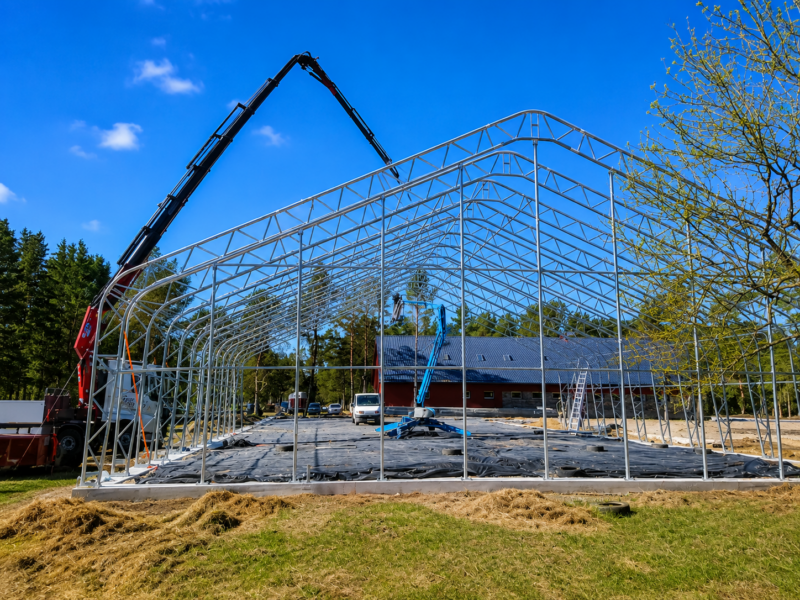 20x60m PVC ratsahalli teraskonstruktsiooni paigaldus Eestis